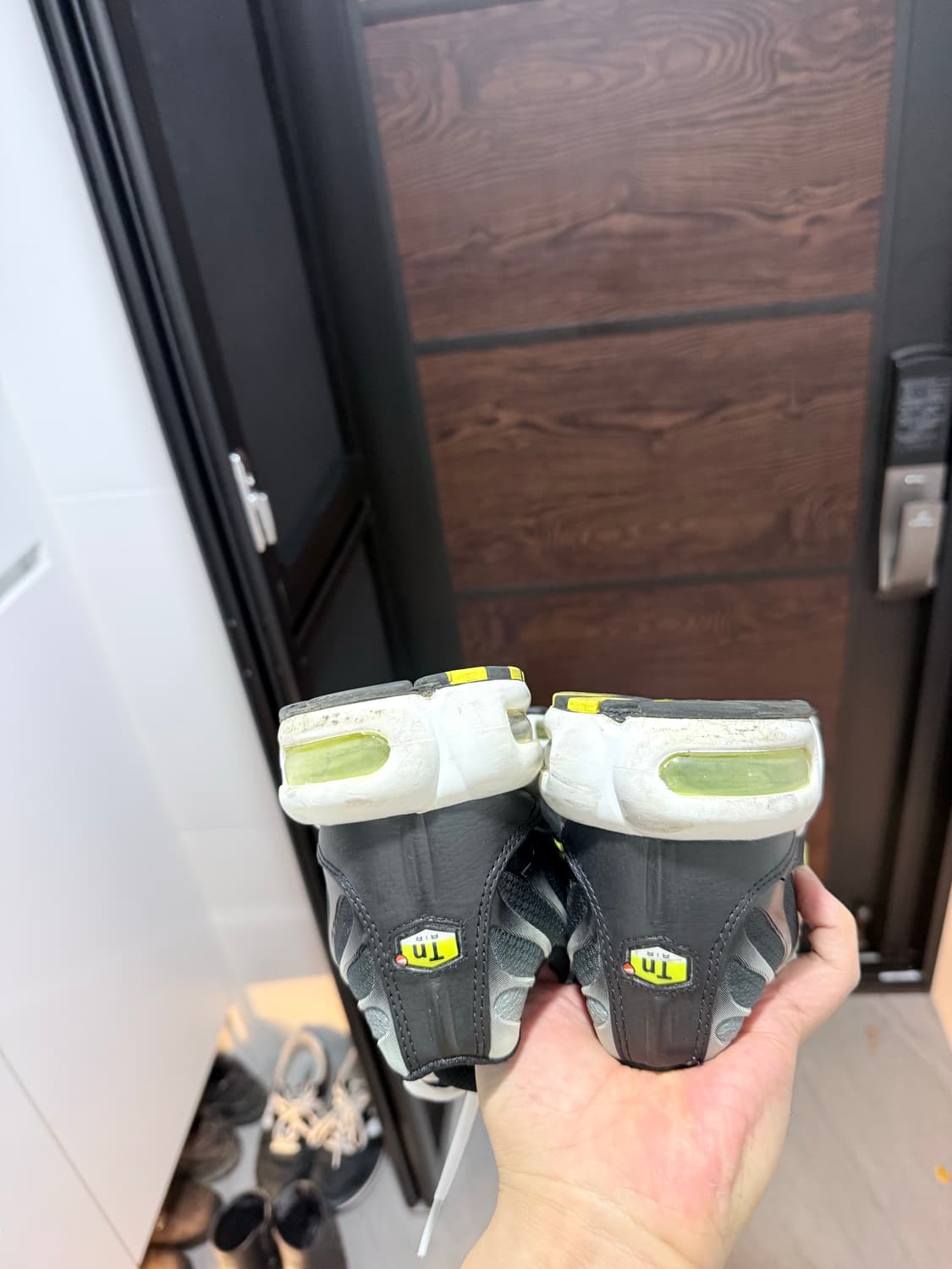 에어맥스 플러스 블랙 브라이트 295 상품이미지2