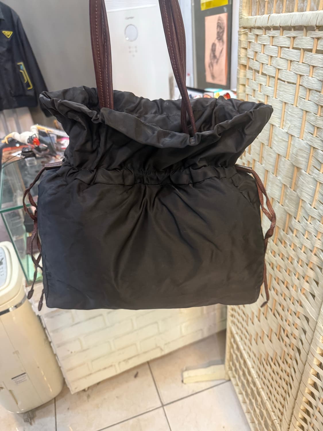 정품 프라다 나일론 복주머니 쇼퍼백 팝니다 상품이미지4