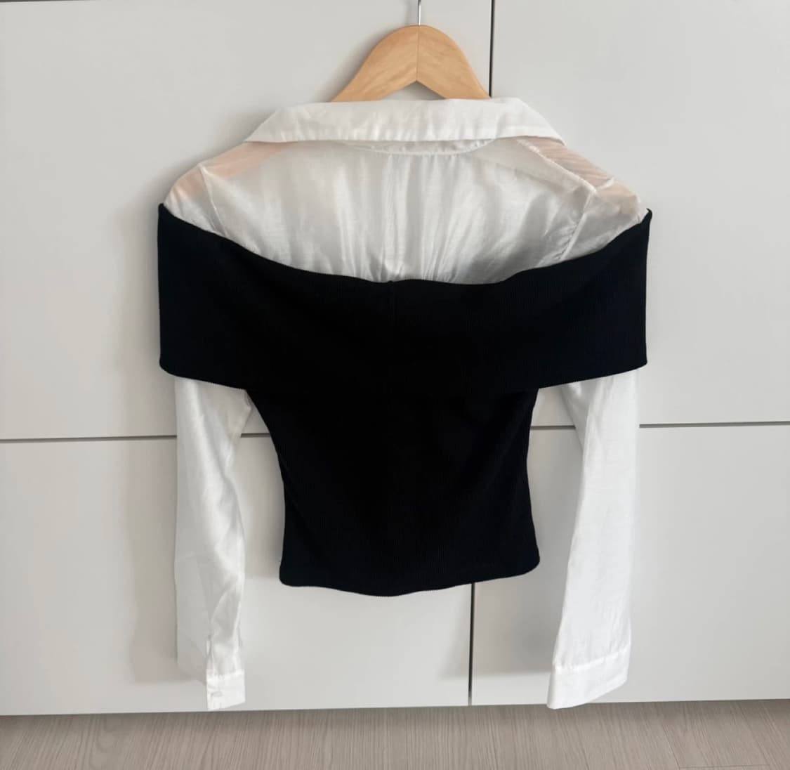 오프숄더 레이어드 배색 블라우스 상품이미지2