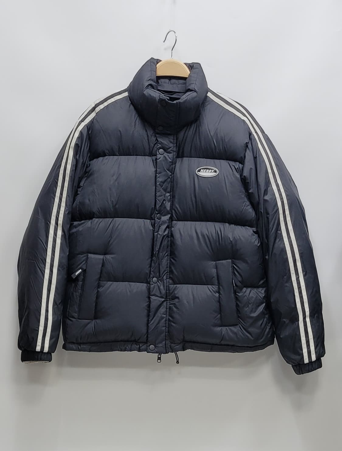 NERDY 널디 리버시블 블랙 화이트 다운 숏 패딩  / S
(공용) 상품이미지1