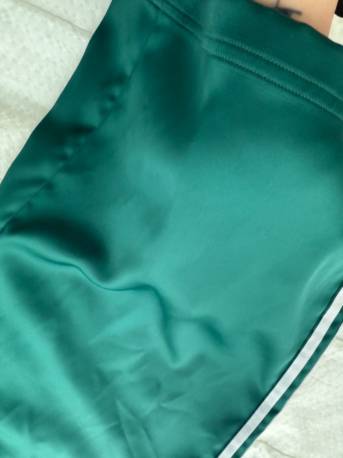 아디다스 새틴 와이드 레스 트랙팬츠 상품이미지3