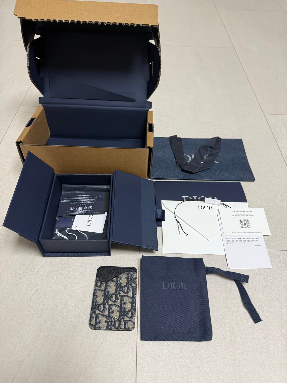 디올 맥세이프 카드지갑 풀구성품 상태A급 상품이미지2