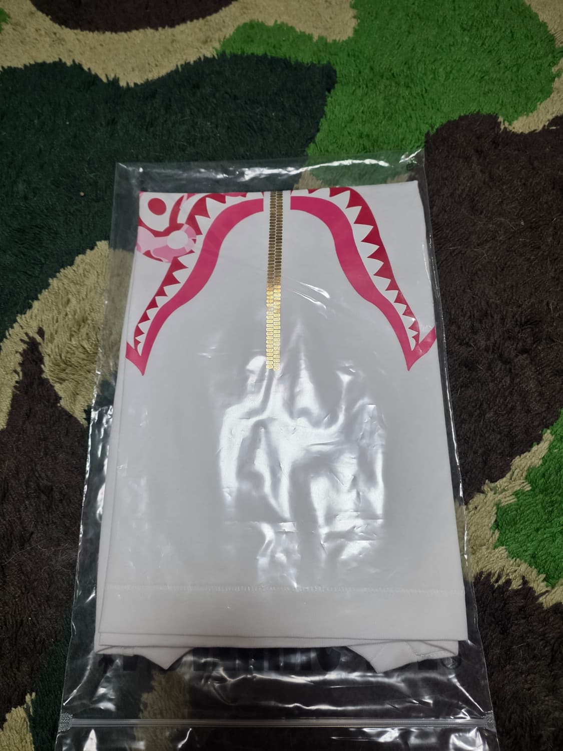 [150] 베이프 ABC 핑크카모 마일로 인 샤크 반팔티 화이트 키즈 상품이미지4