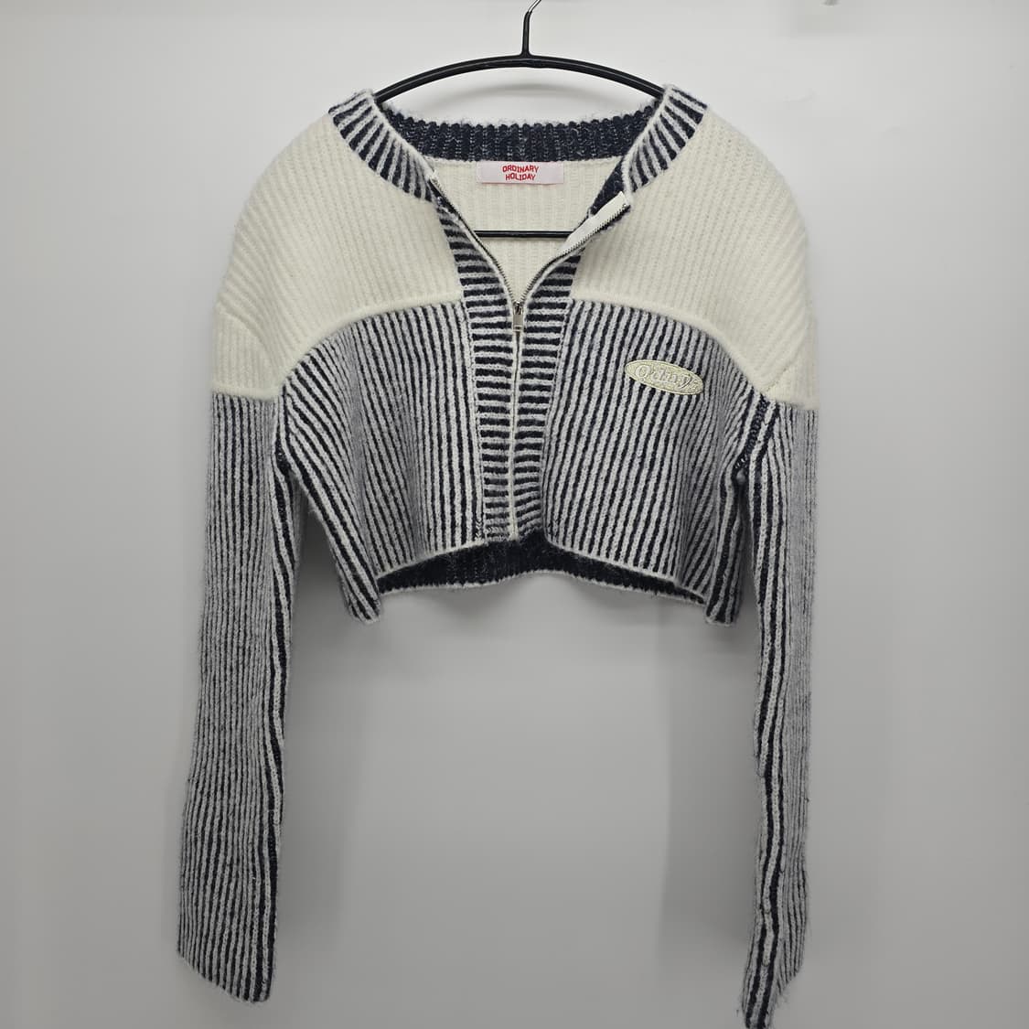 ordinary holiday 크롭 니트 집업 상품이미지1