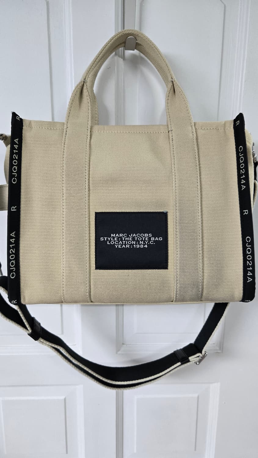 마크제이콥스 자카드 더 토트백 미듐 상품이미지4