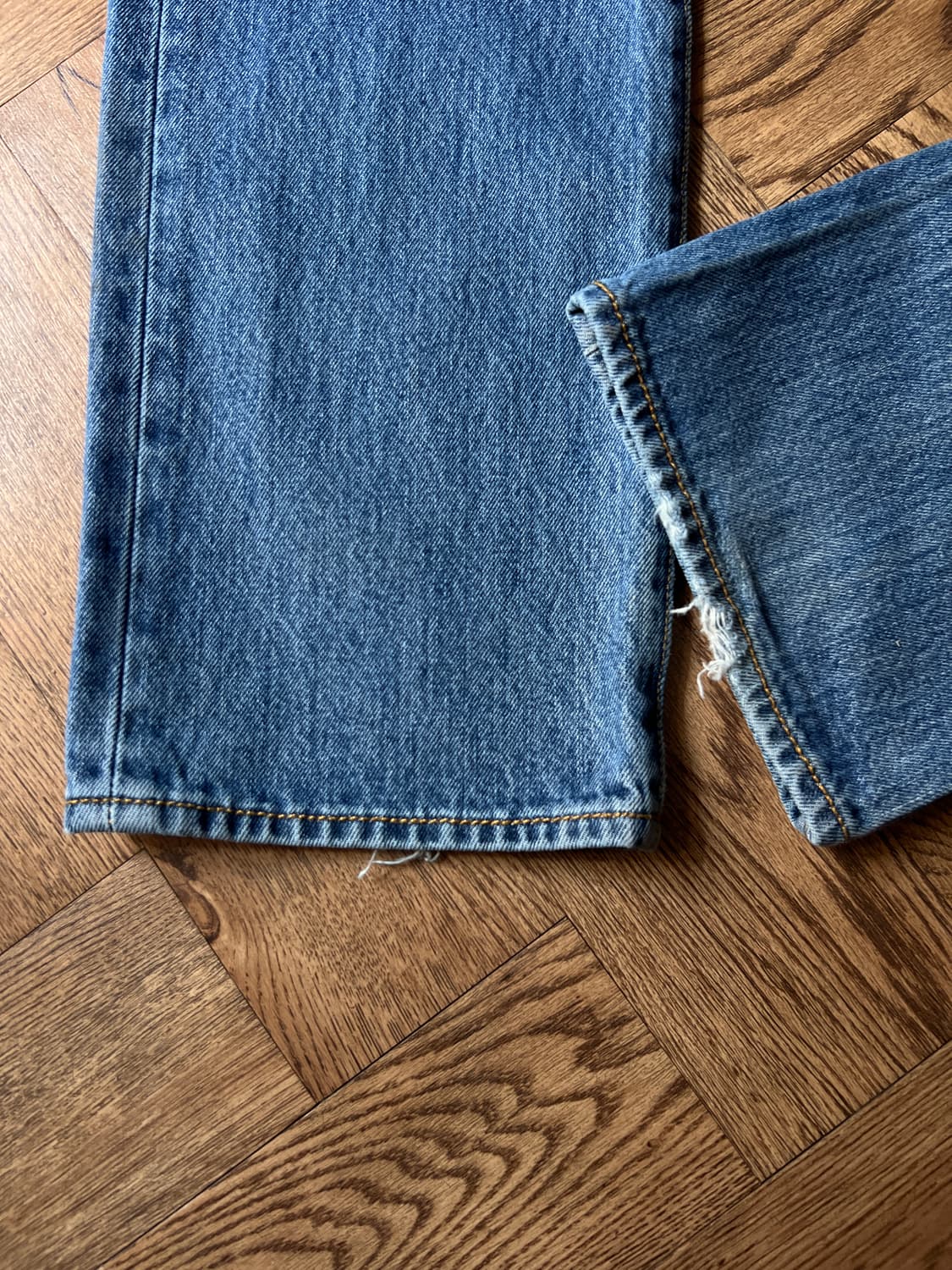 [33]리바이스 501 미디엄블루 스트레이트핏 데님 팬츠 상품이미지4