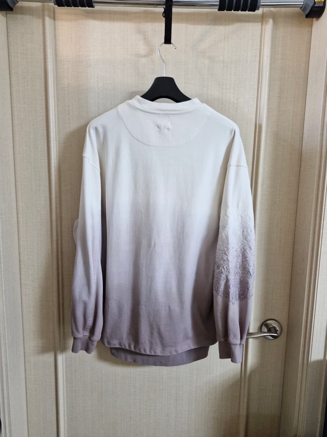 송지오 옴므 그라데이션 아트워크 자수 레이어드 맨투맨 48 상품이미지2