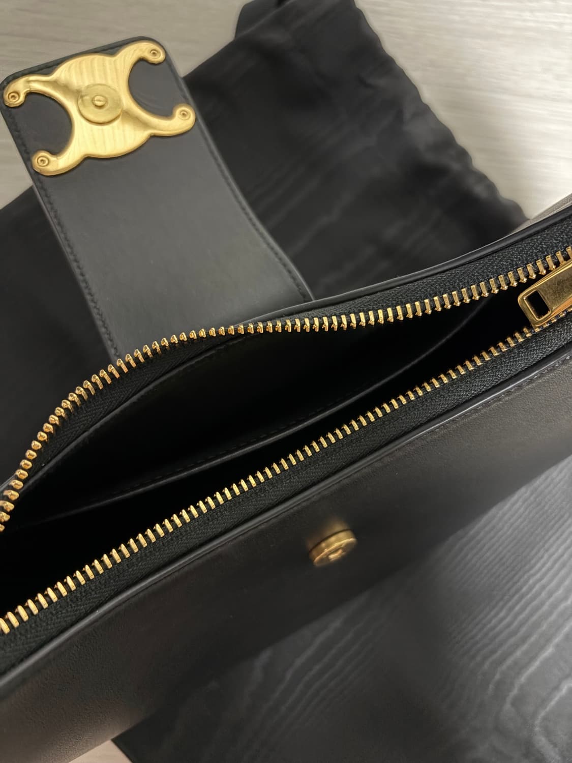 (정품) 셀린느 트리옹프 백 미디엄 블랙 가방 상품이미지9