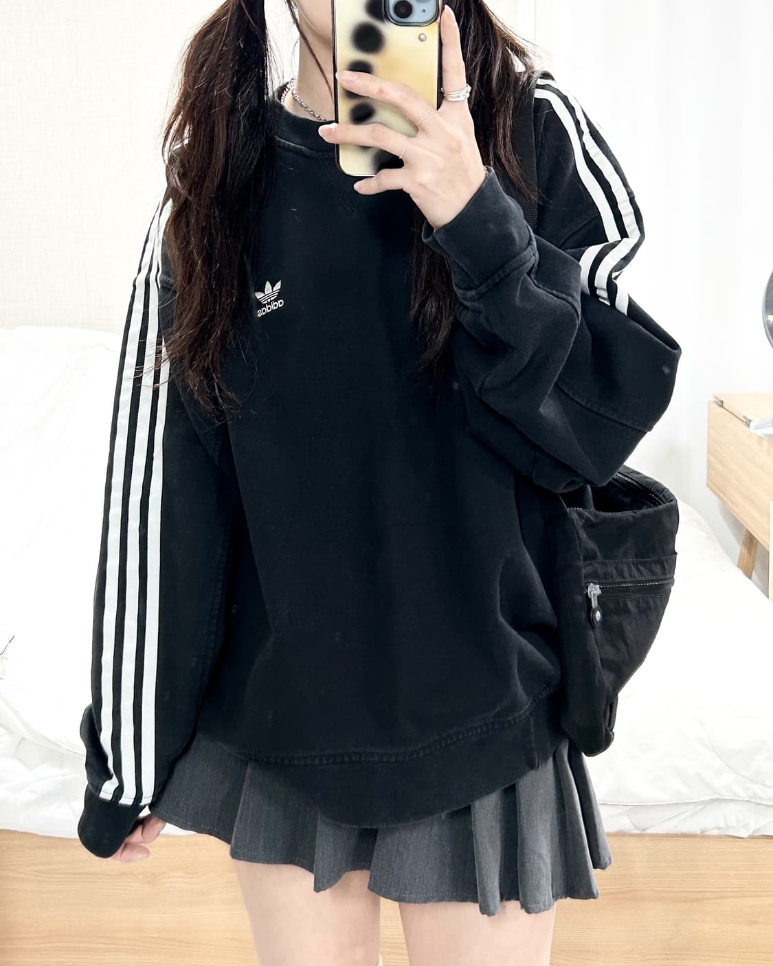 아디다스 자수로고 삼선 블랙 맨투맨 상품이미지1