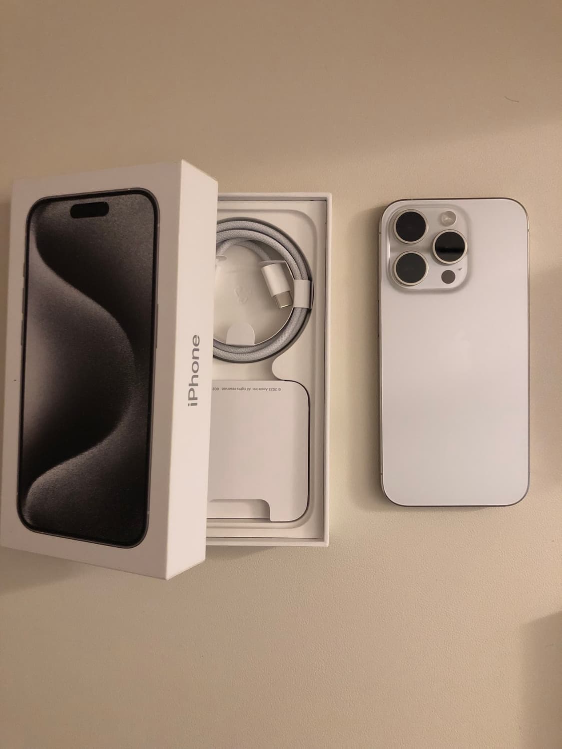 아이폰 15pro 256 화이트 (상태좋음) 상품이미지1