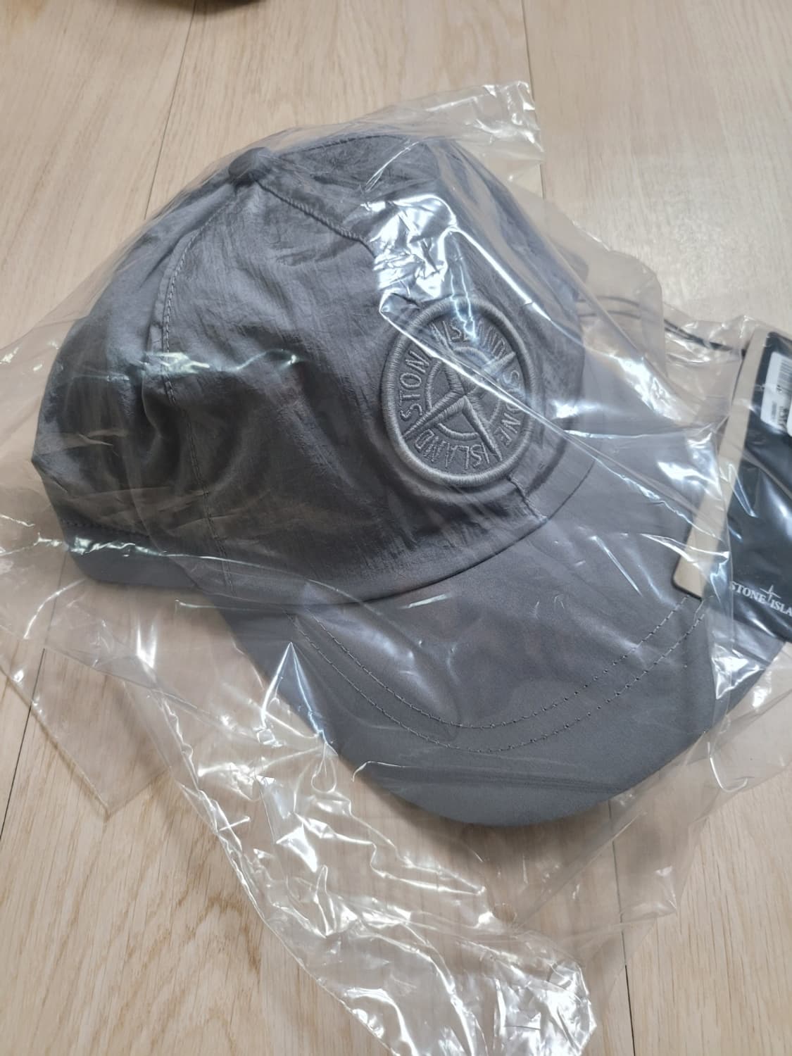 26SS 신상] 자연과 도시의 빛, 스톤아일랜드 나일론 메탈 볼캡  상품이미지2