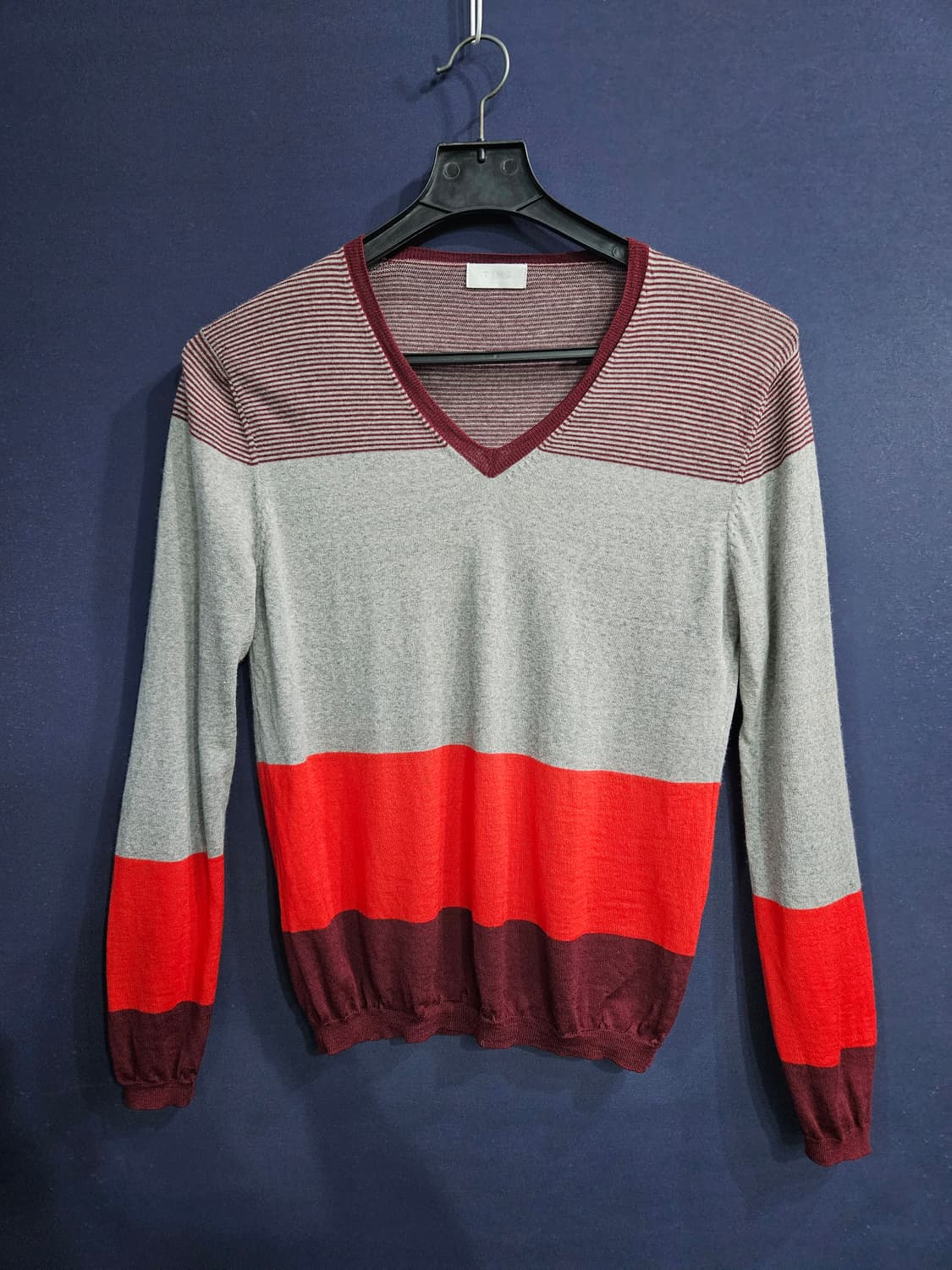 타임옴므 배색컬러 남성 100 브이넥 니트  상품이미지1