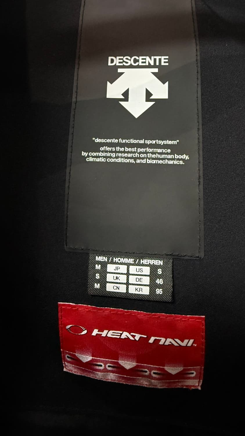 데상트 아우디 스위스 스키팀 패딩 상품이미지4