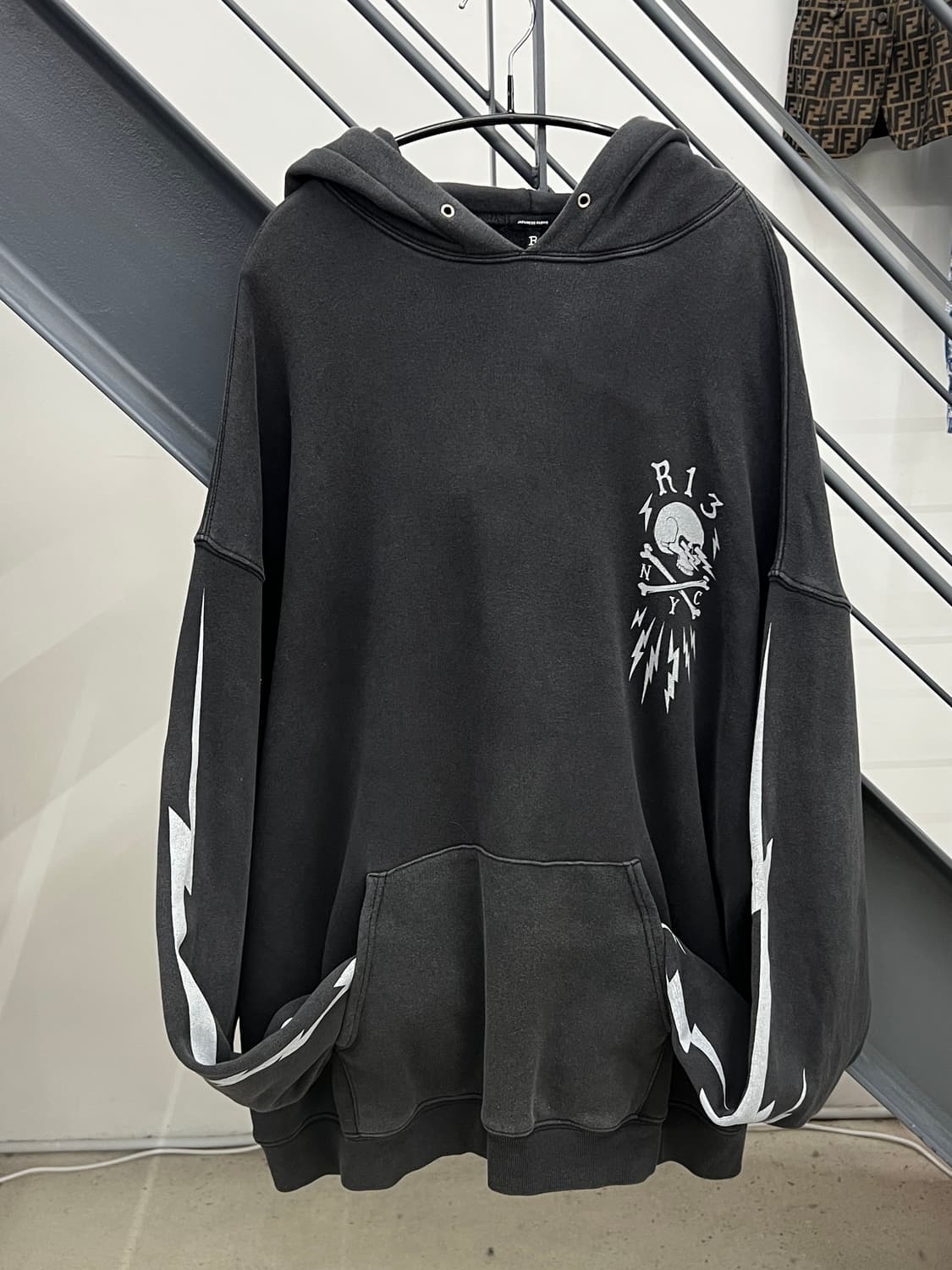 R13 알써틴 오버사이즈 스컬 볼트 후드티셔츠 상품이미지2