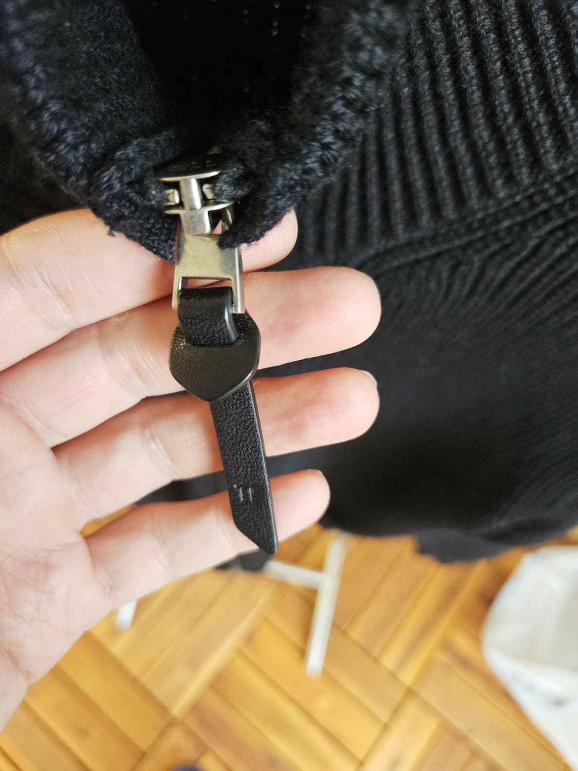 톰포드 짚업가디건 상품이미지3