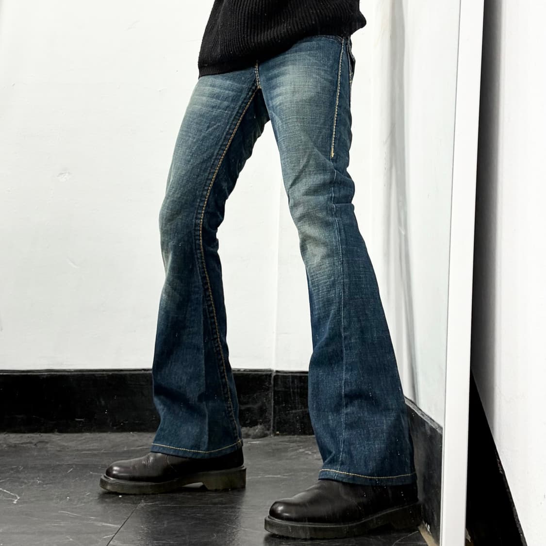 트루릴리전 부츠컷 데님 팬츠 상품이미지3