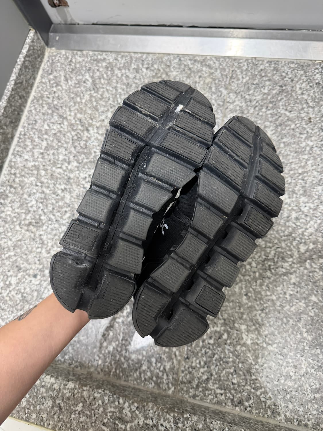 온러닝 클라우드5 워터프루프 EU38w 상품이미지5