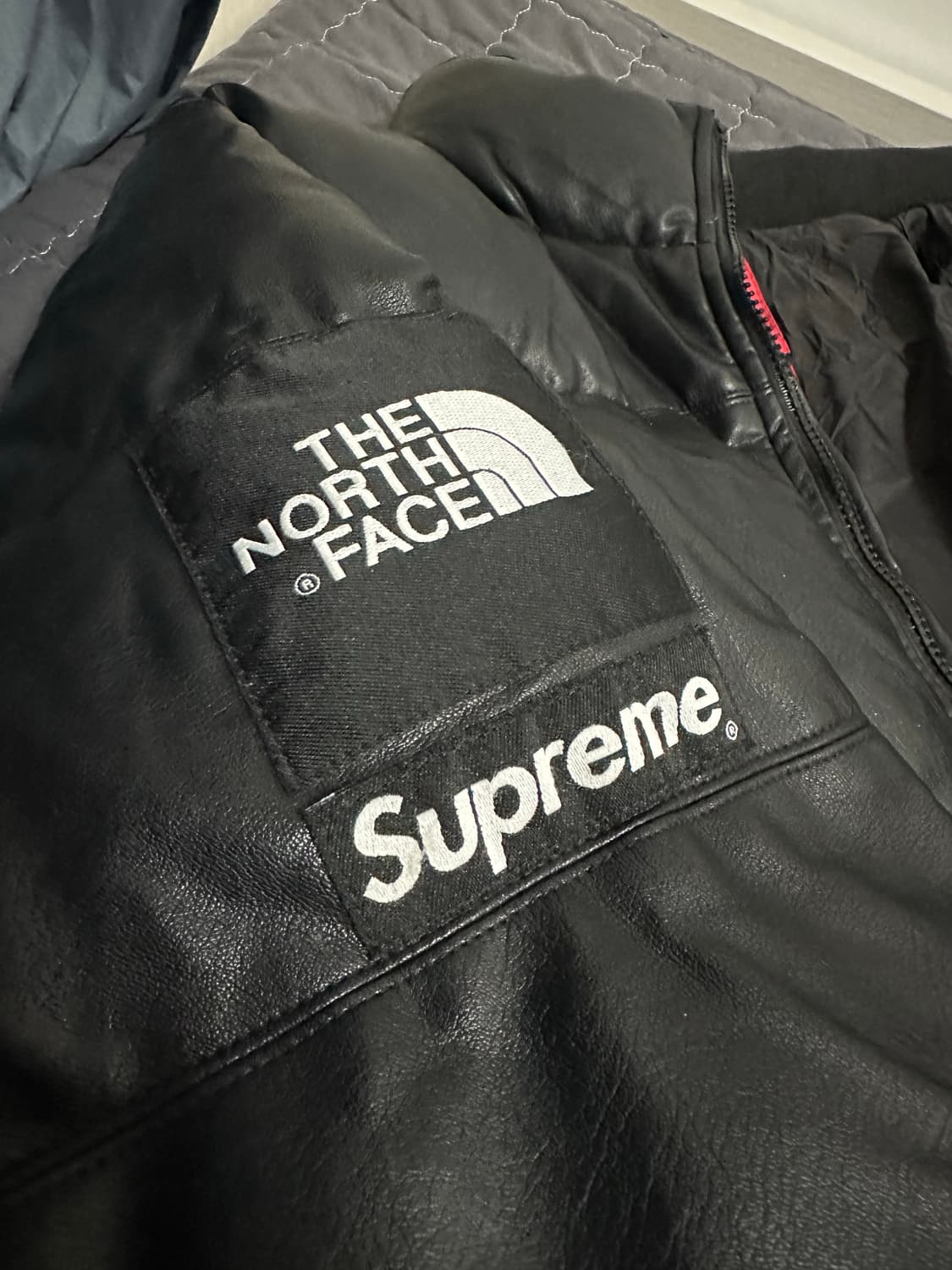 슈프림 노스페이스 레더 눕시 블랙 700패딩 상품이미지6