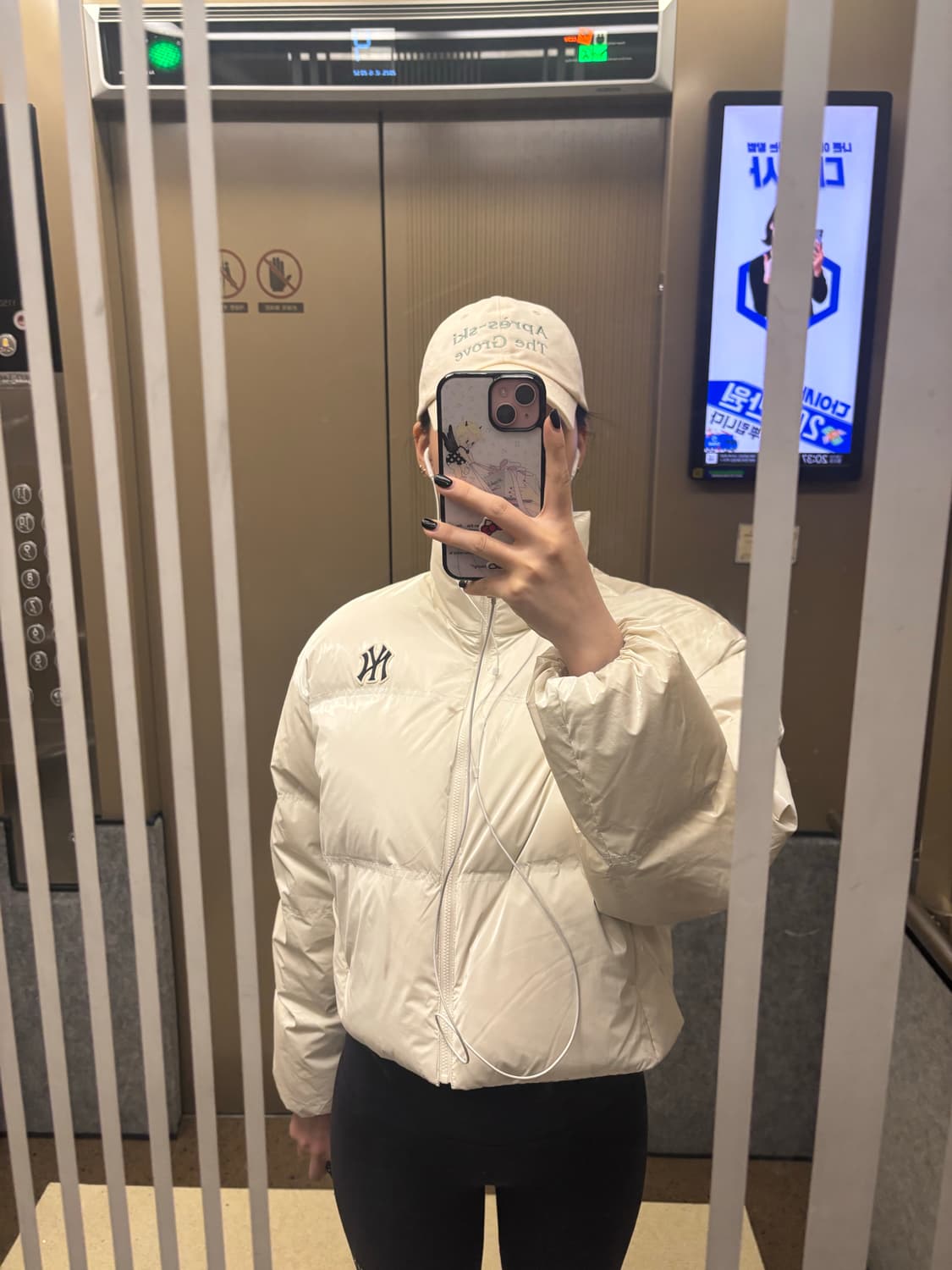 MLB 유광 커브 크롭 패딩 상품이미지3