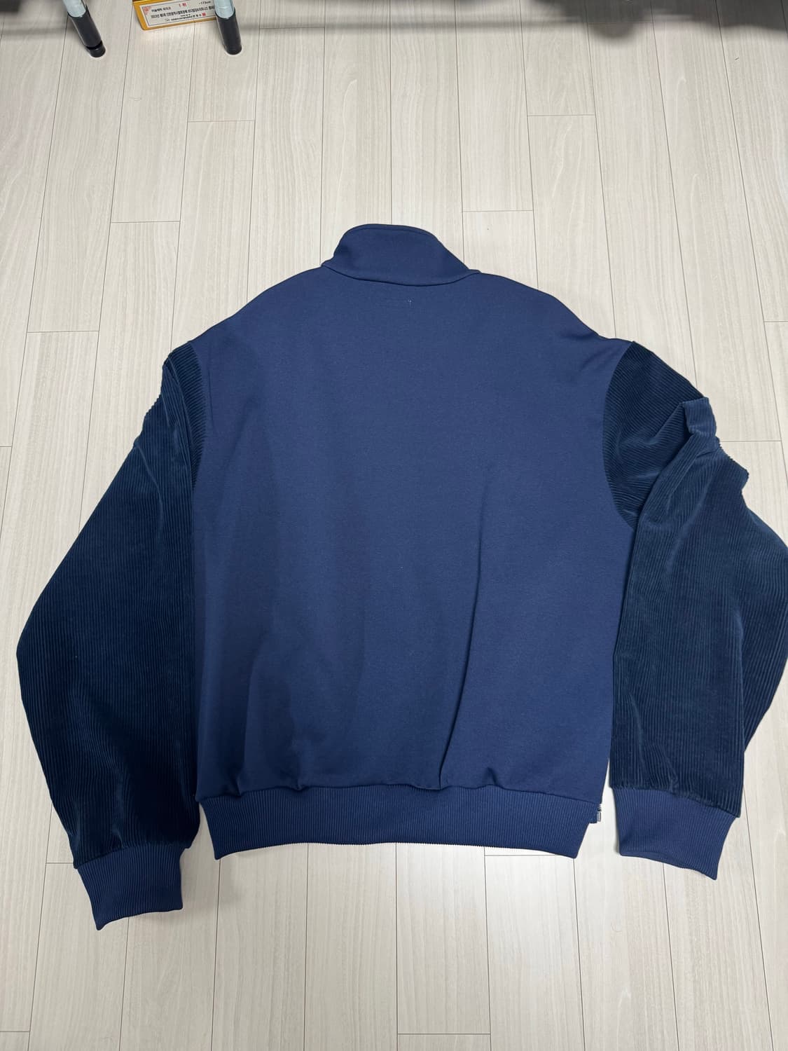 캐피탈 트랙자켓 져지 4사이즈 네이비 색상 판매합니다. 상품이미지2
