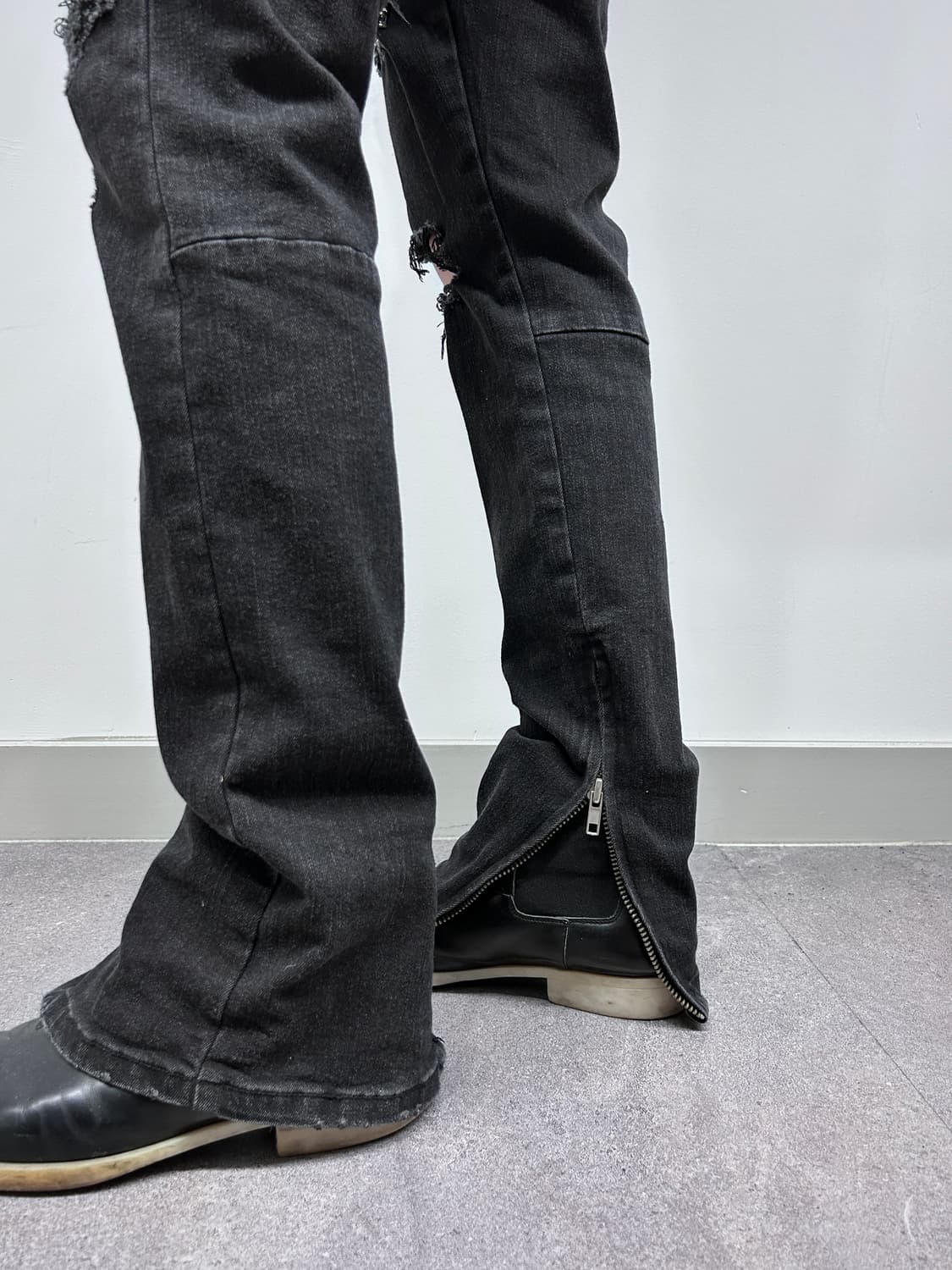 블랙 디스트로이드 지퍼 디테일 데님 상품이미지2