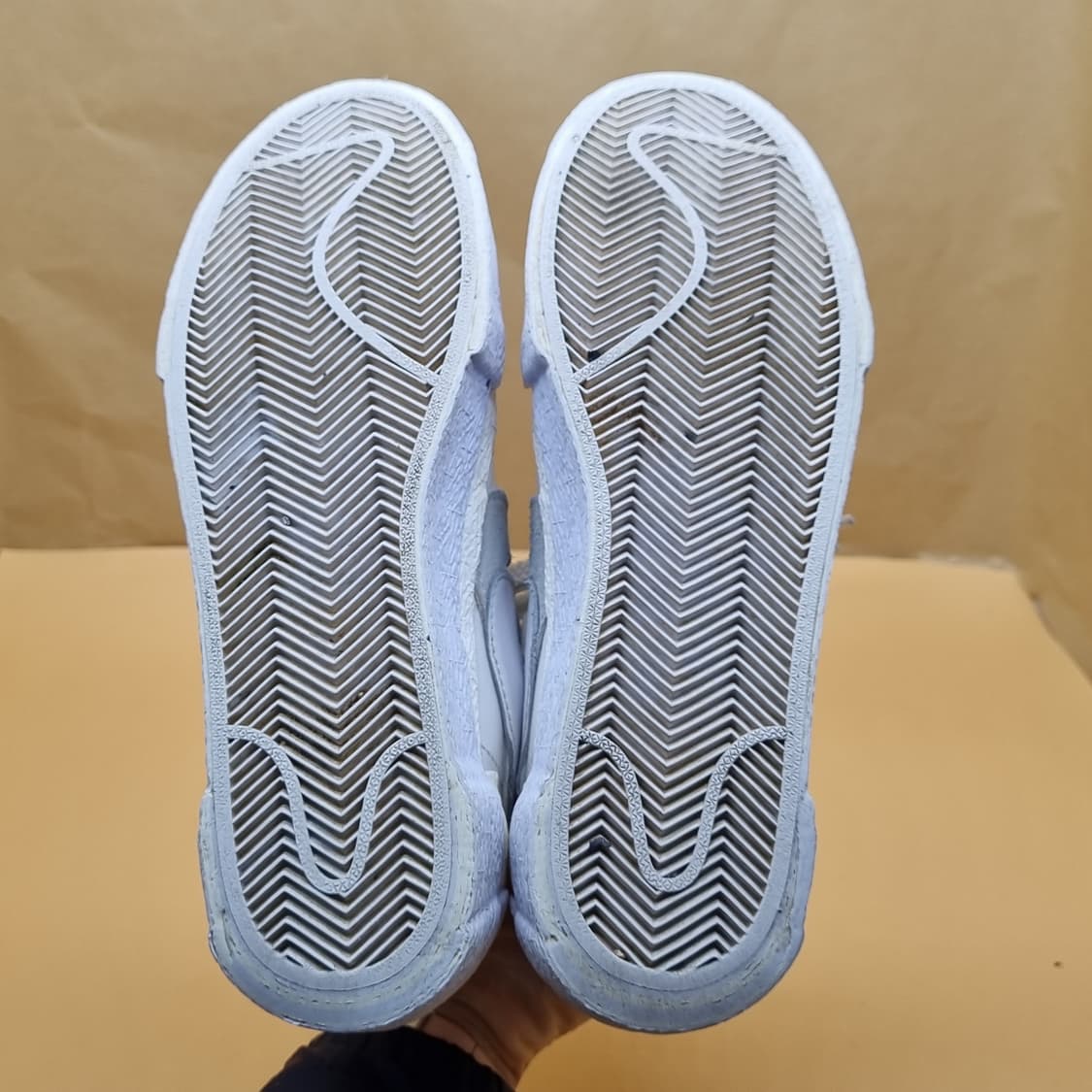 나이키 사카이 블레이저 로우 여성스니커즈235  상품이미지3