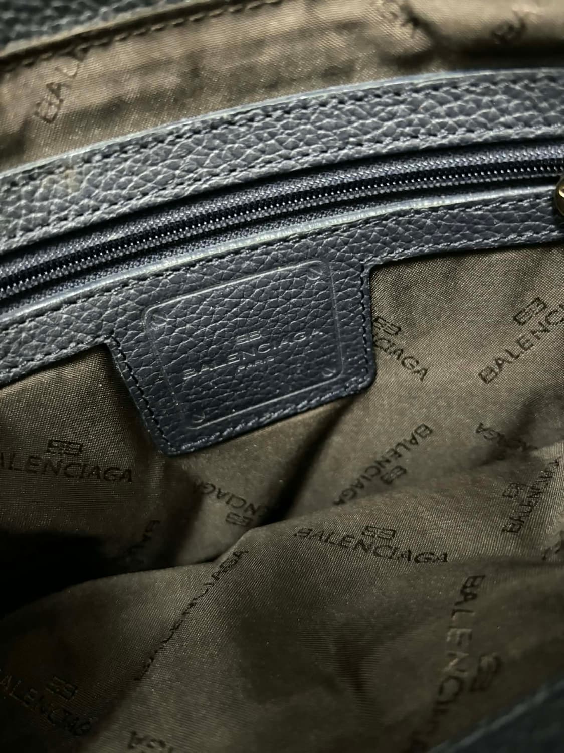 발렌시아가 BB 가죽 테슬 숄더 토트백 상품이미지7