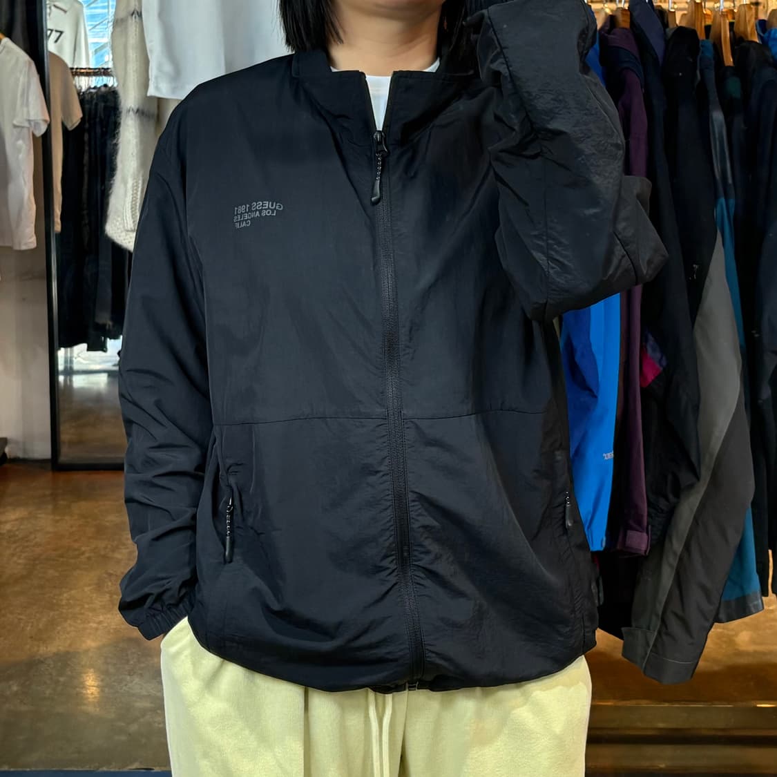 게스 블랙 바람막이 상품이미지1