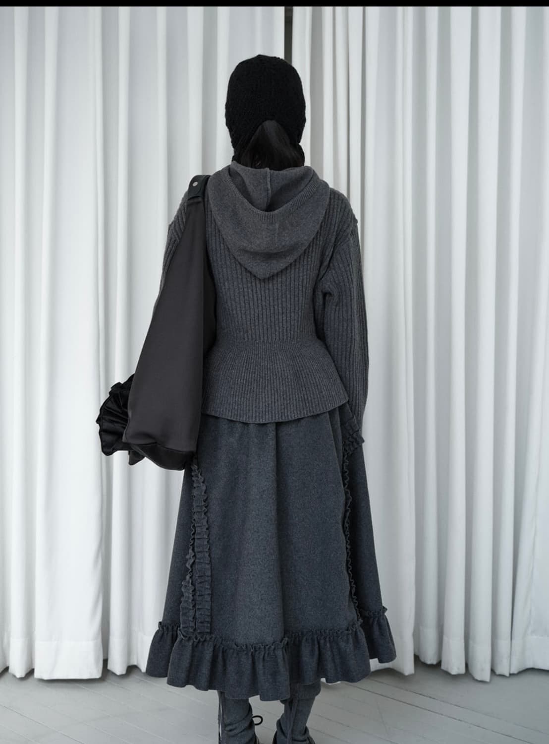 생긴스튜디오 RUFFLE WOOL SKIRT - CHARCOAL 상품이미지2