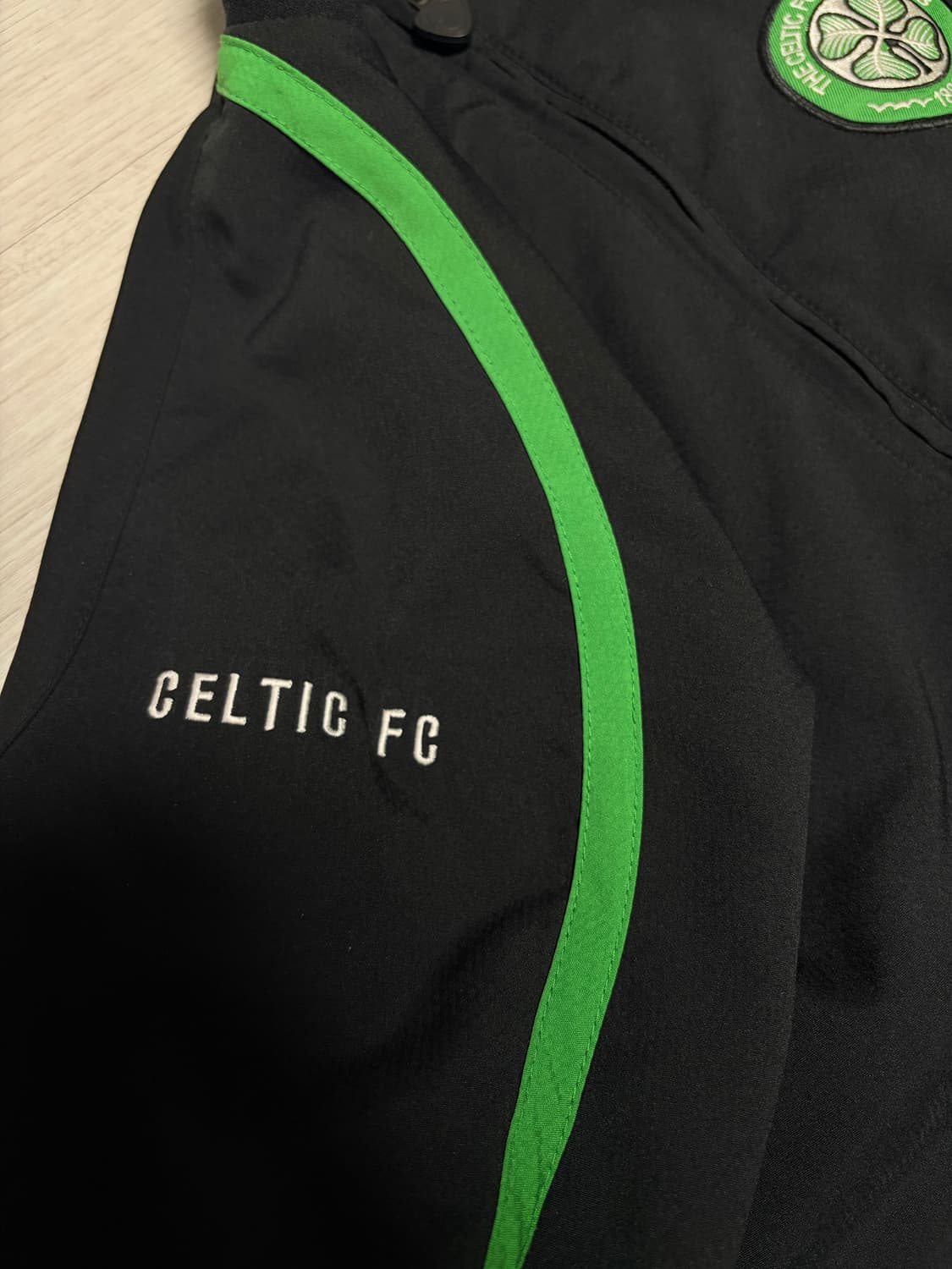 06-07 셀틱 나이키 바람막이 상품이미지3