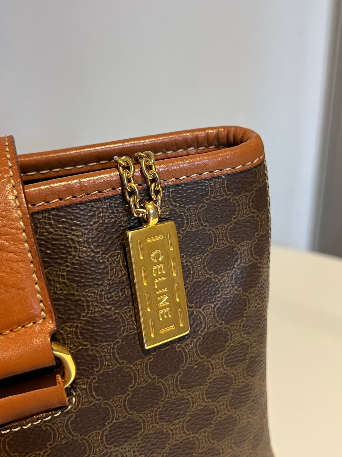 셀린느 마카담 롱 숄더백 상품이미지5