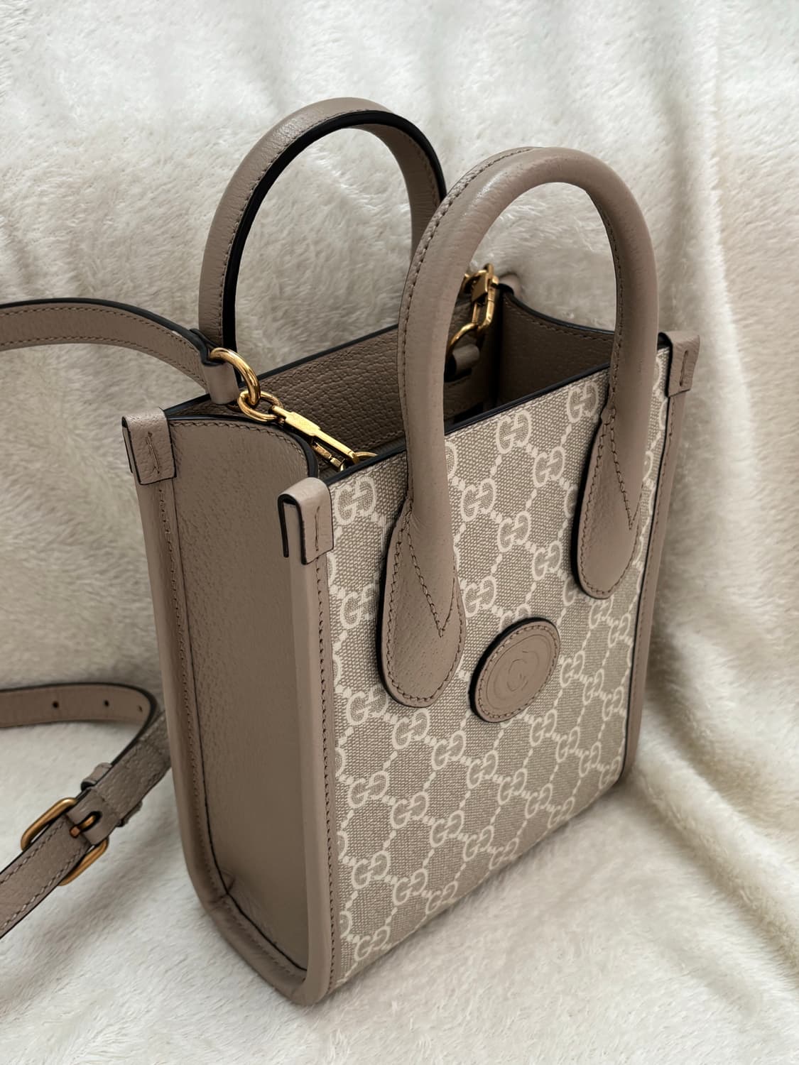 구찌 인터로킹 G 미니 토트백 베이지 상품이미지5