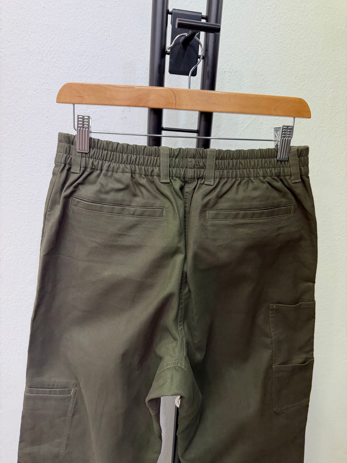 정품) COS 코스 남성 카키색 카고 밴딩 면바지 46 상품이미지5