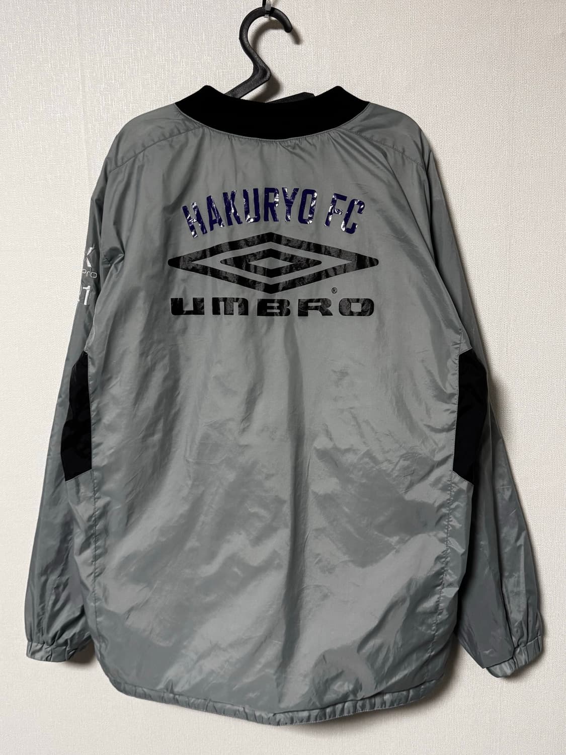 엄브로 빅로고 프린팅 웜업 점퍼 상품이미지4