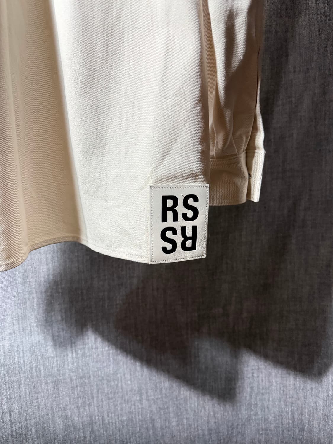 SS20 라프시몬스 슬림핏 데님셔츠 상품이미지6