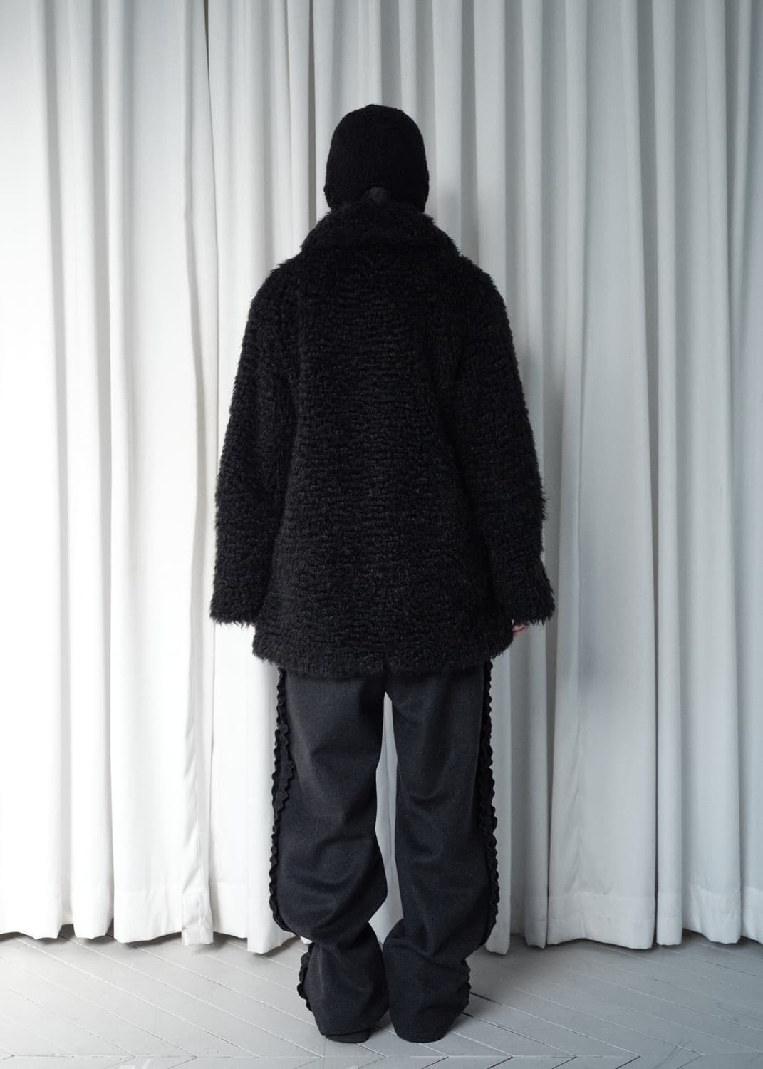 생긴스튜디오 퍼 자켓 블랙 상품이미지3