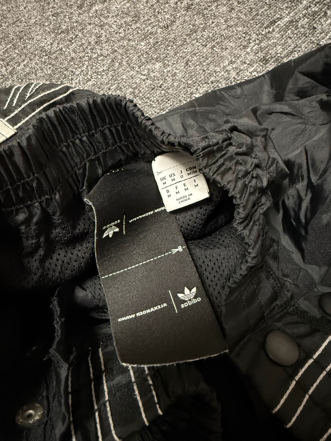 [M] 아디다스 X 알렉산더왕 쭈글이 트랙 팬츠 블랙 상품이미지4