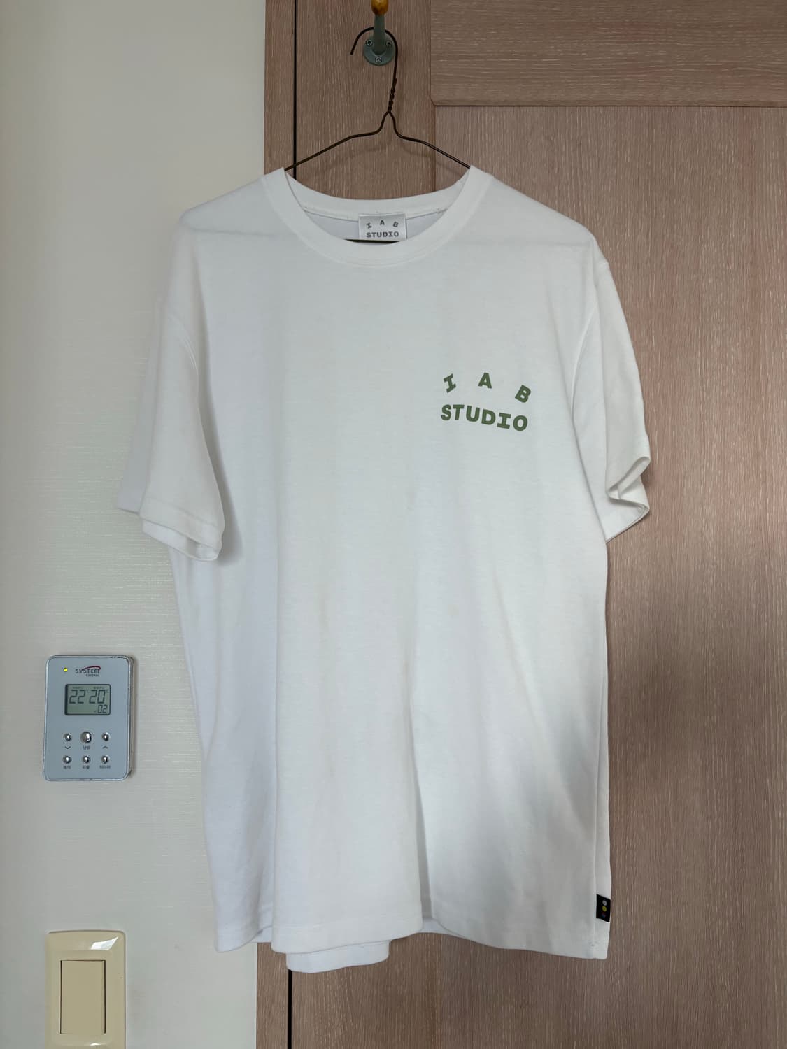 아이앱 스튜디오 티셔츠 화이트 라이트 그린 상품이미지1
