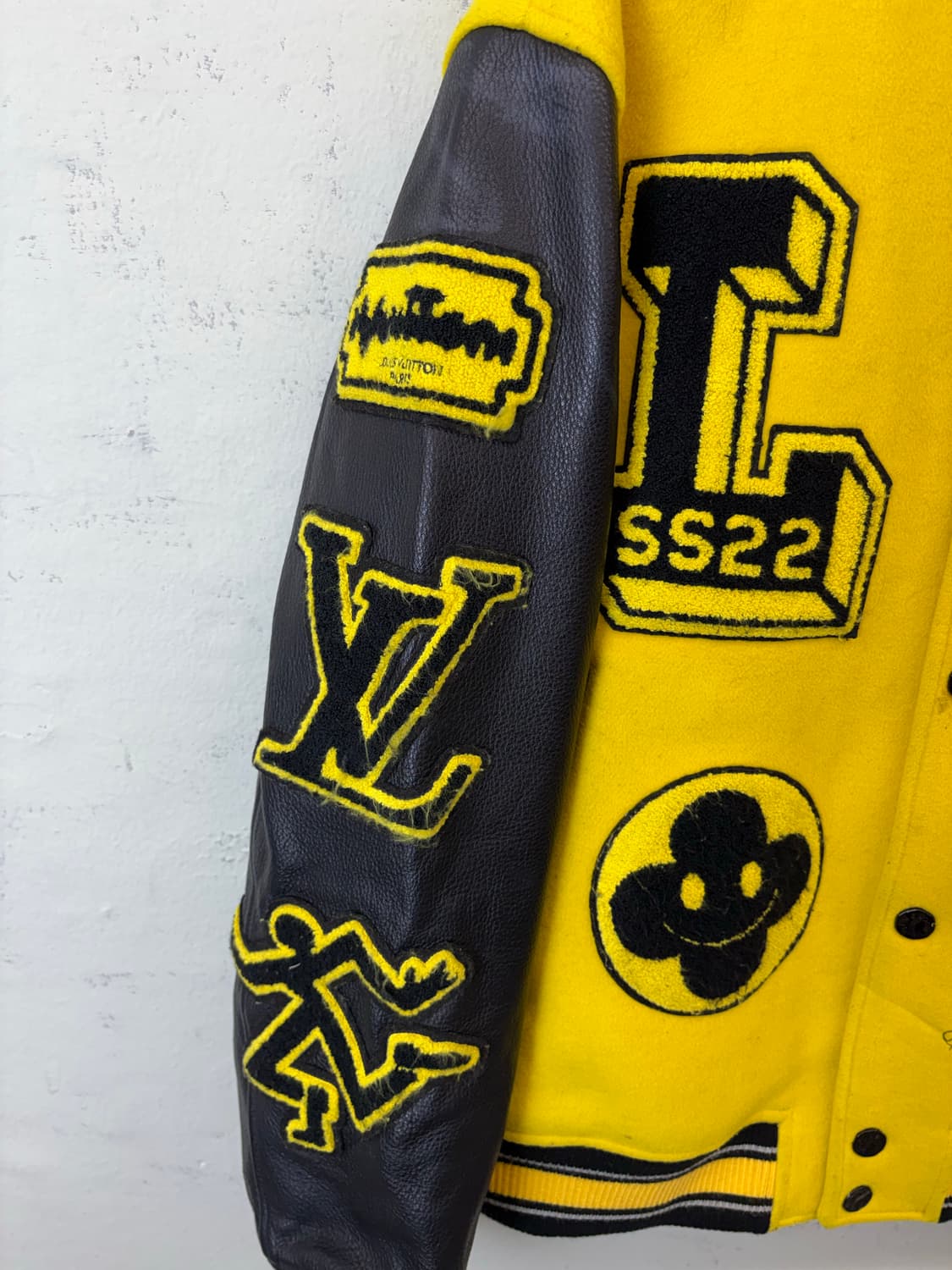 루이비통 엠브로이드 레더 자수 바시티 자켓 상품이미지4