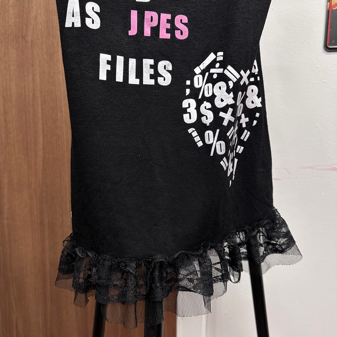 Black Lettering Frill Sleeveless Top 상품이미지4