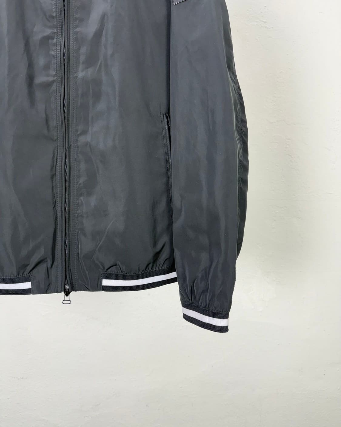 아르마니 익스체인지 솔리드 언패디드 나일론 봄버 자켓 상품이미지5