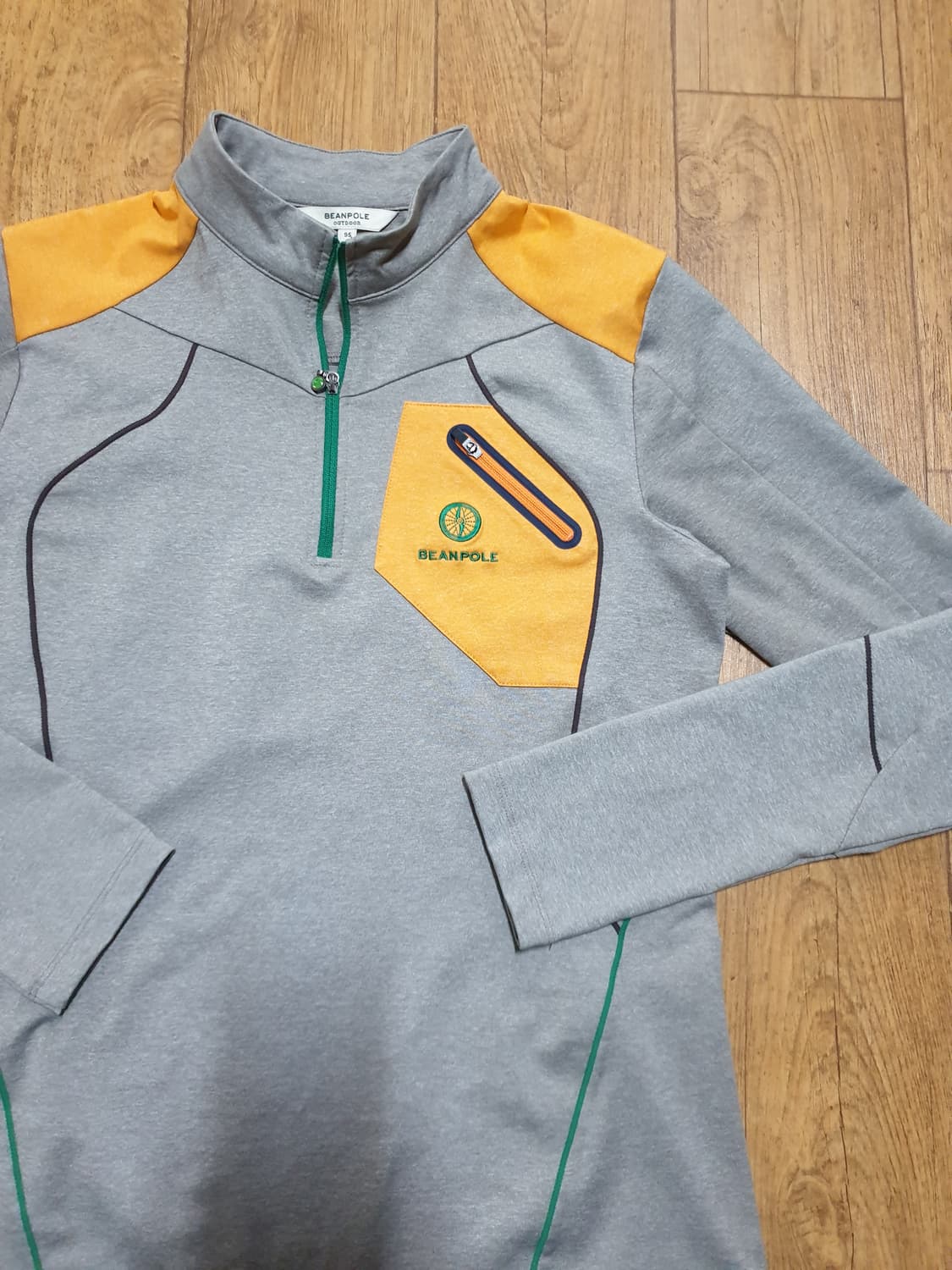 1070 빈폴 아웃도어 반집업 여성 90사이즈입니다 상품이미지3