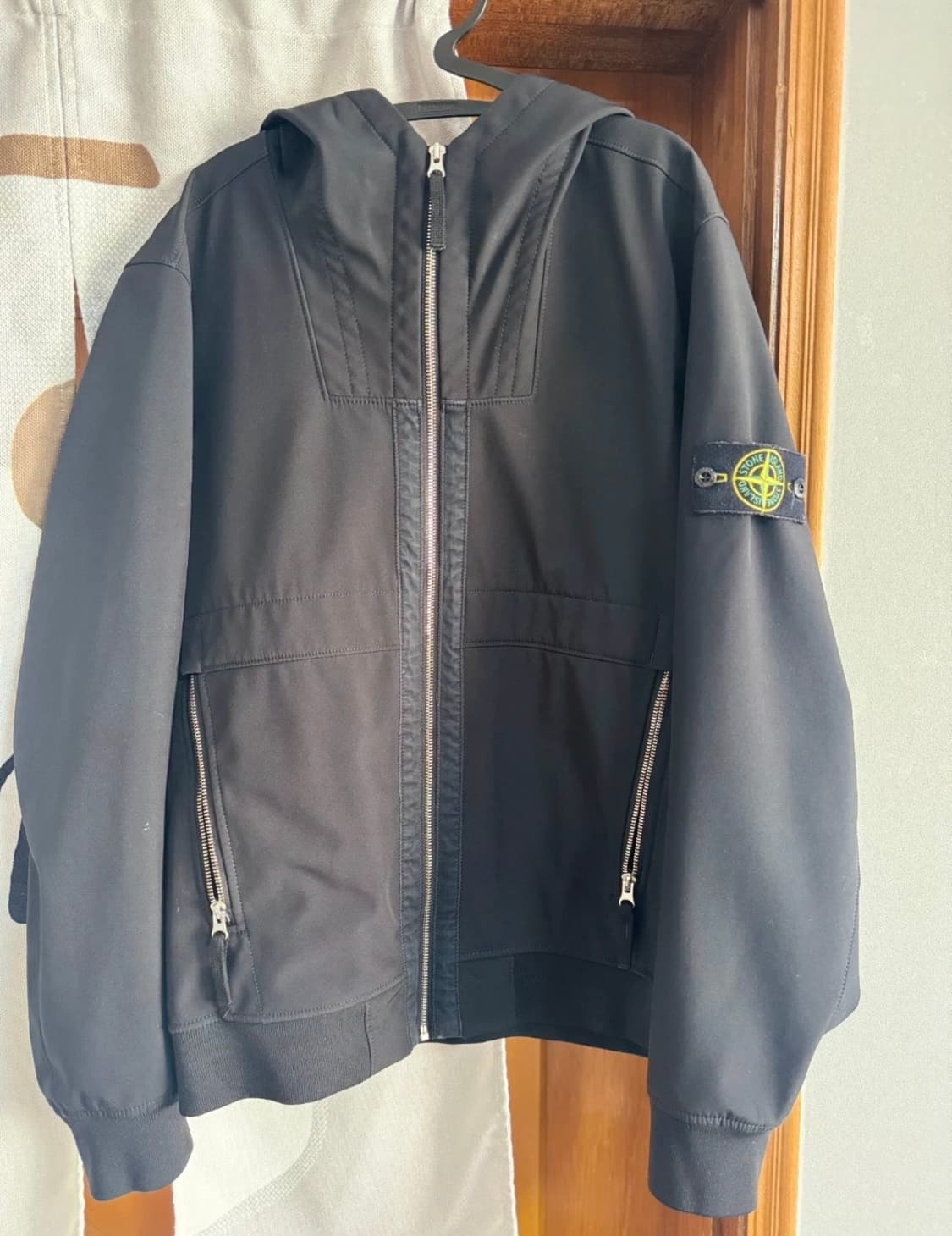 스톤아일랜드 소프트쉘 후드 자켓 상품이미지1