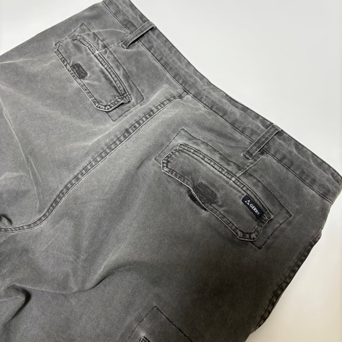 제리(GERRY) 아카이브 페이딩 블랙 테크니컬 카고 팬츠 상품이미지6