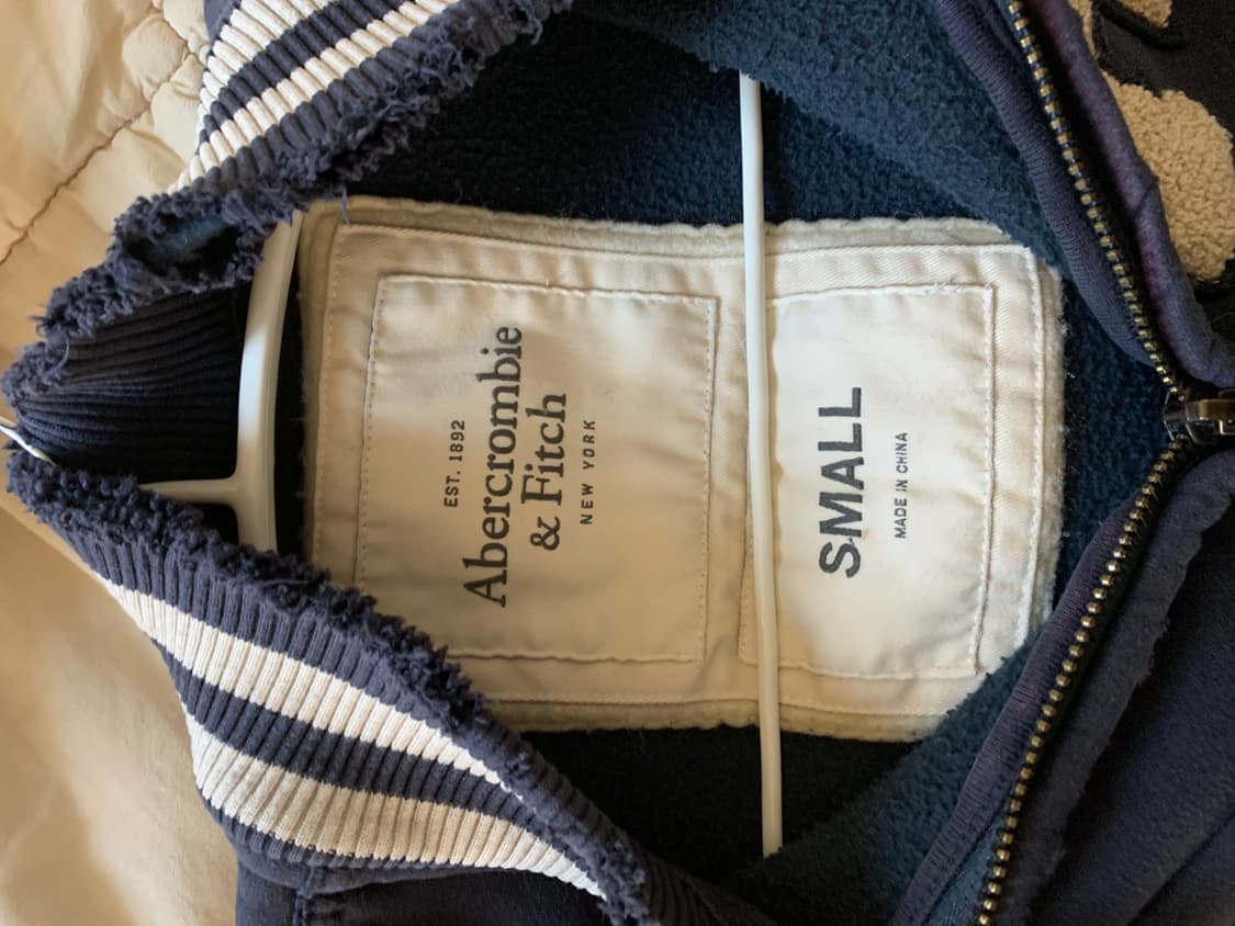 아베크롬비 코튼 패치 코튼 집업 네이비 팔아요💙 착샷O 상품이미지4