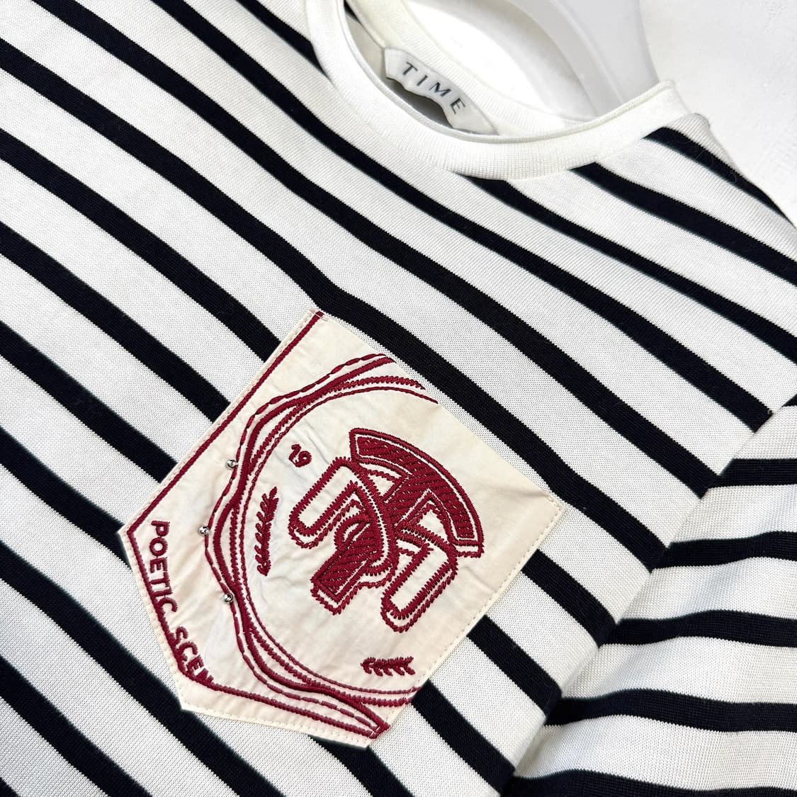 타임 포켓 로고 자수 스트라이프 티셔츠 상품이미지3