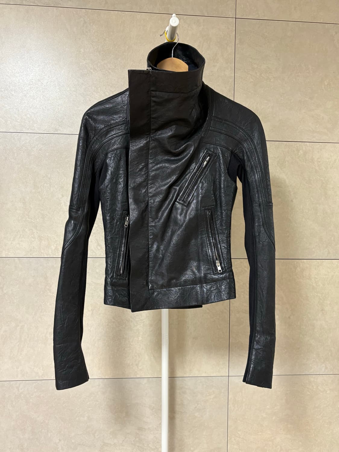 릭오웬스 사선 하이넥 레더자켓 상품이미지5