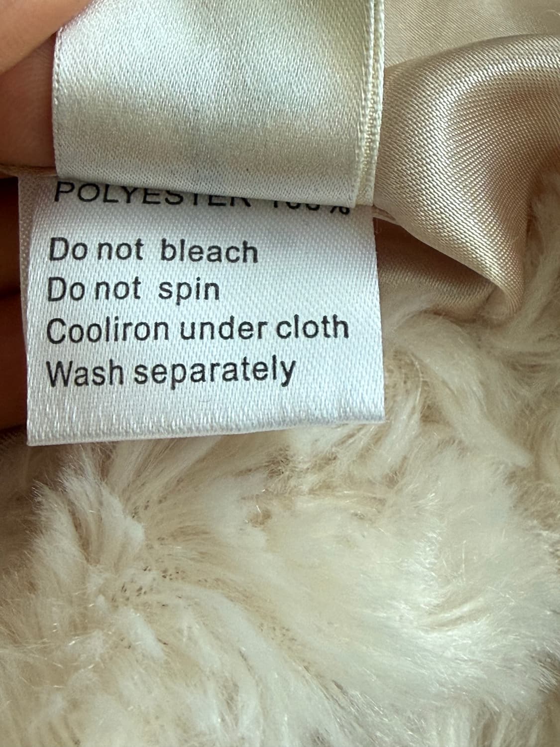 라이트베이지 폭닥 러블리 로걀 뽀용 크롭 볼레로 상품이미지5