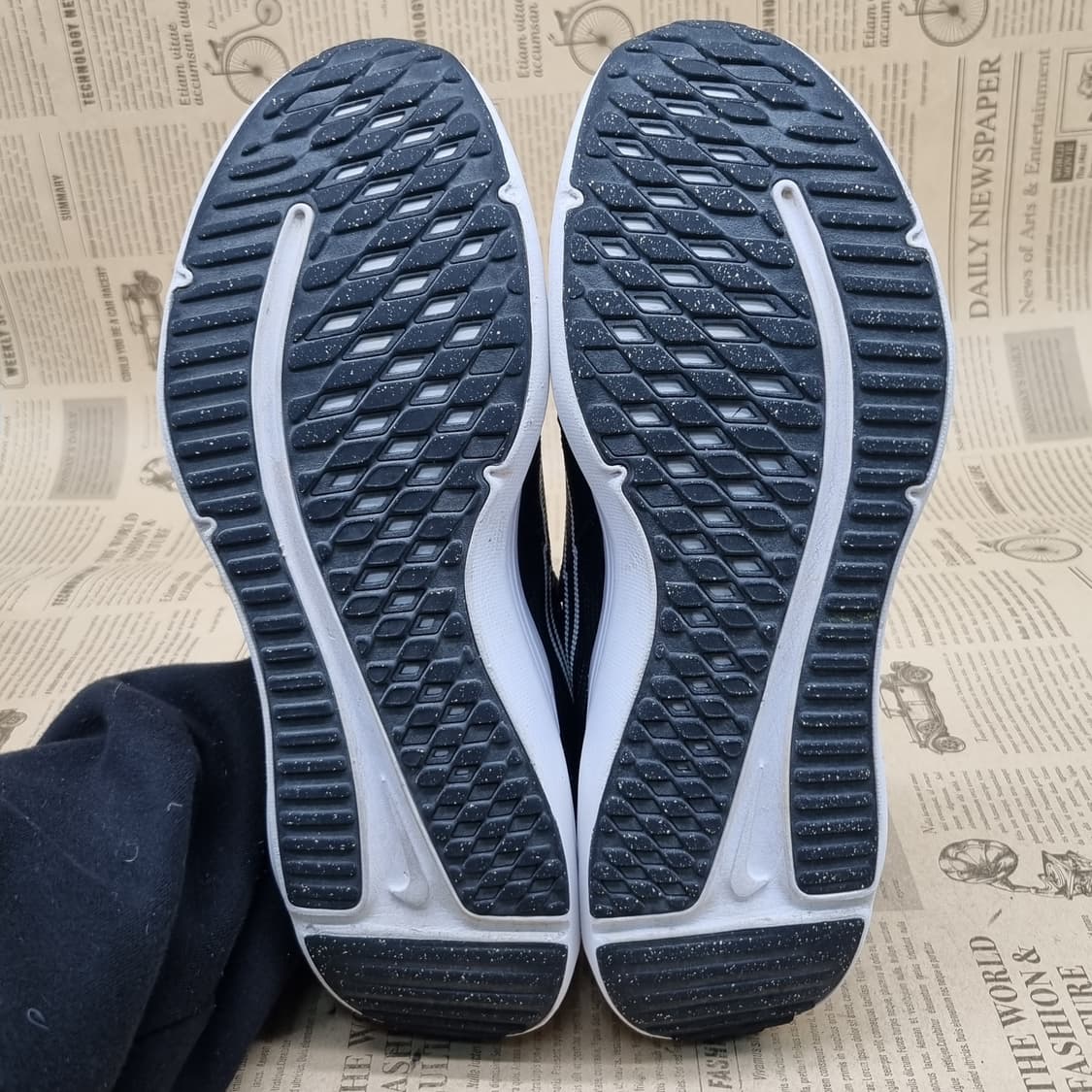 나이키 다운시프터 12 런닝화 255 상품이미지3