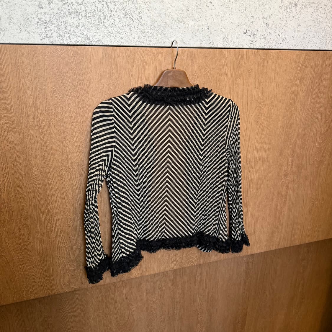 빈티지 롱슬리브 가디건 스트라이프 패턴 프릴 트리밍 디테일 블랙 상품이미지2